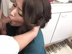 سمراء مع طوق يحصل البظر مثار اللعب