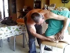 لي شعر سارة ديلدوينج مع رجل كبير السن