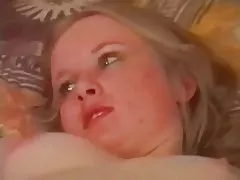 مزدوجة توأم تويدليدي وتخترق أليس