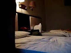 زوجان الهواة الصينيين في الفندق